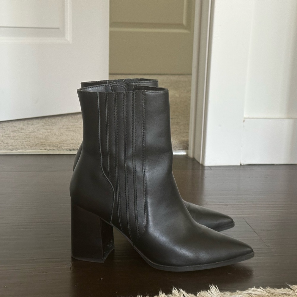 Elegant Black Ankle Boots